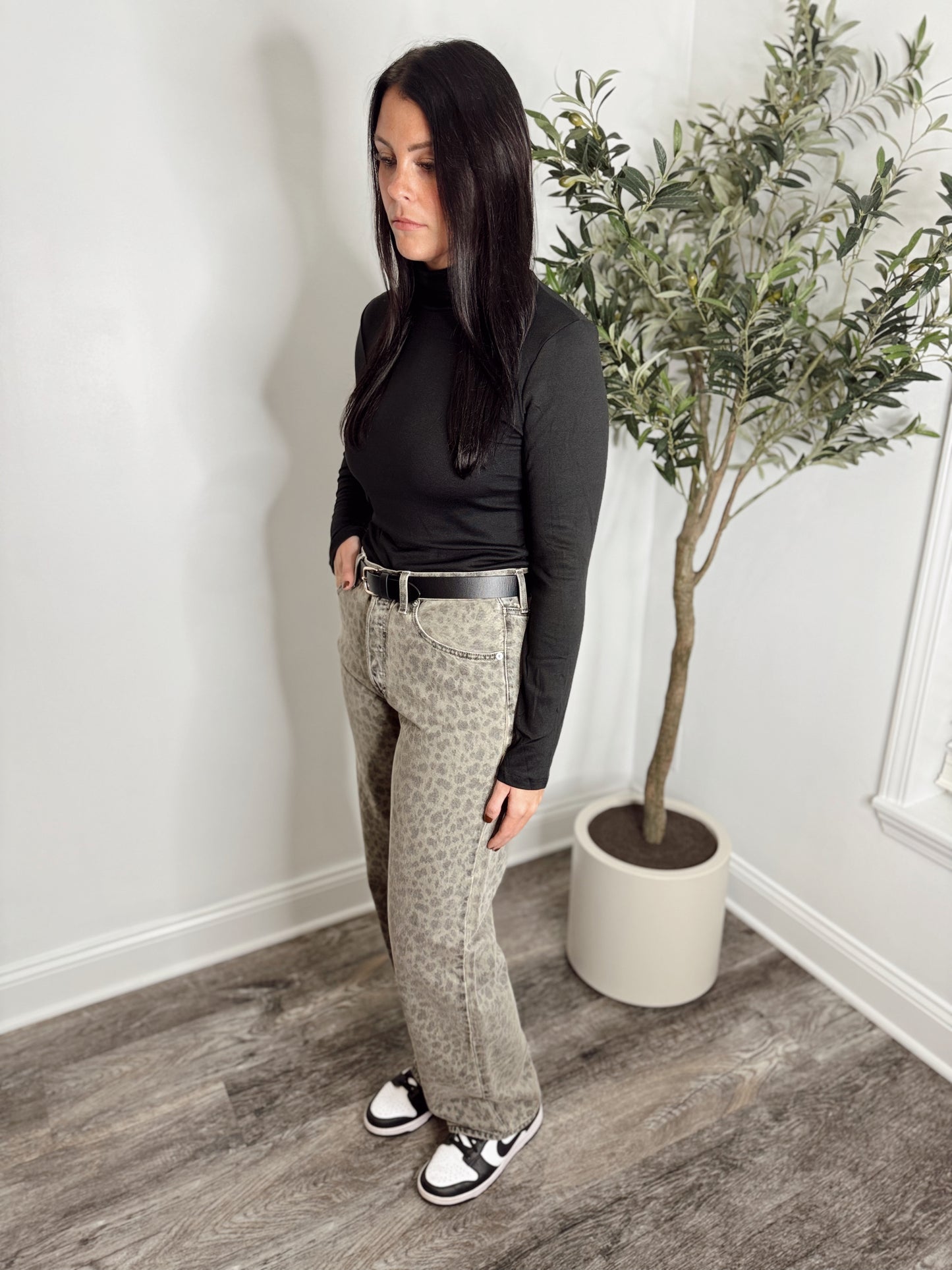 BLACK LONG SLEEVE TURTLENECK TOP
