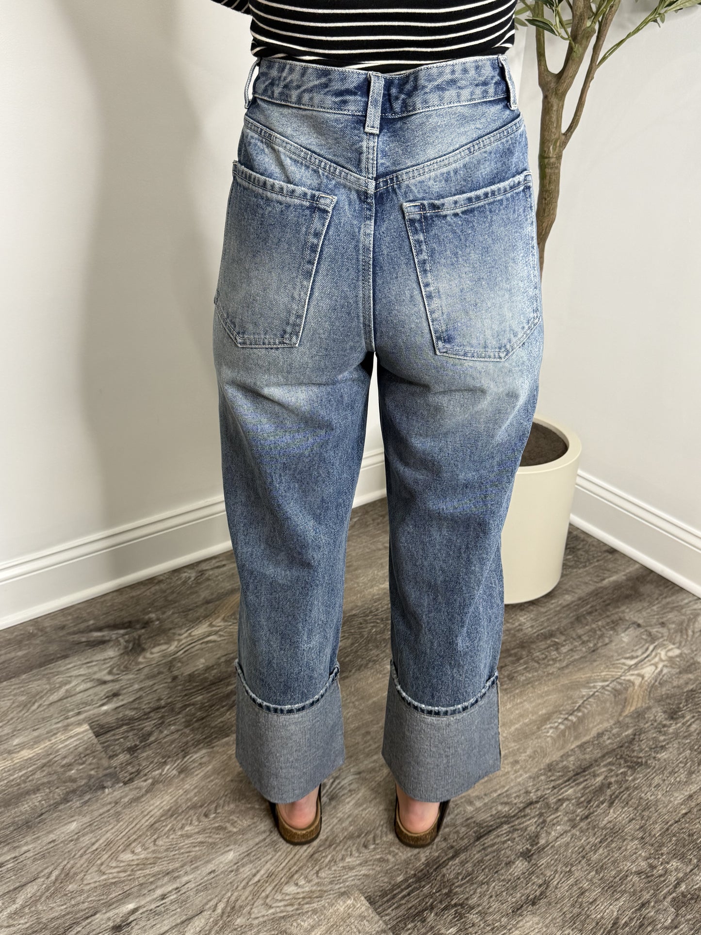 MEDIUM WASH WIDE LEG CUFFED DENIM