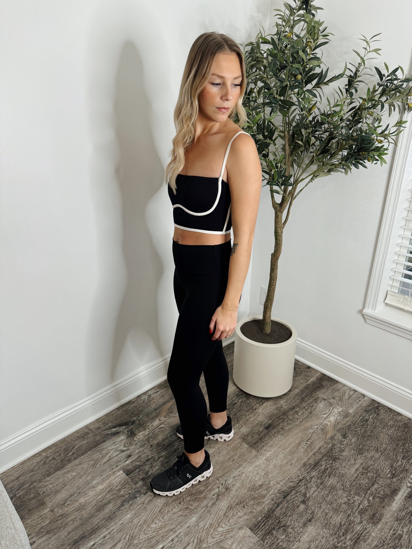 BLACK SCULPTING BRA TANK