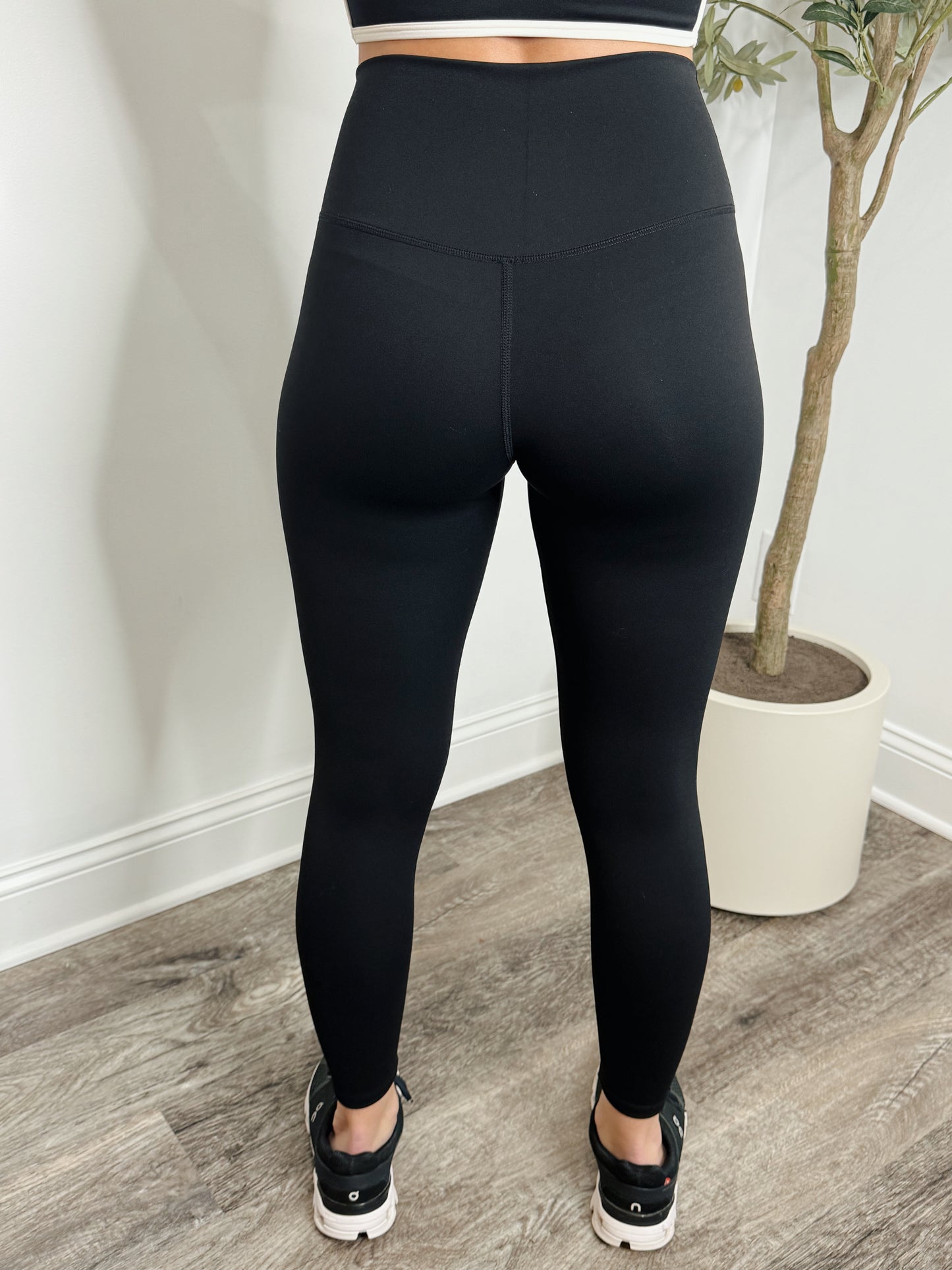 HIGH RISE PERFORMANCE LEGGINGS