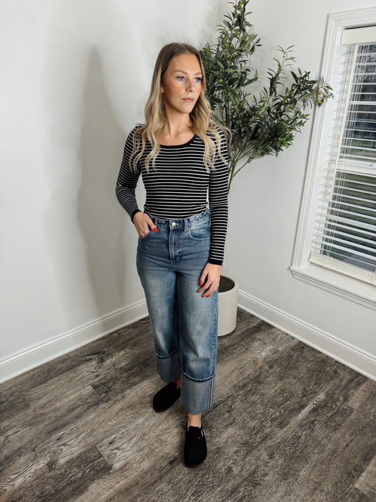 STRIPED LONG SLEEVE KNIT TOP
